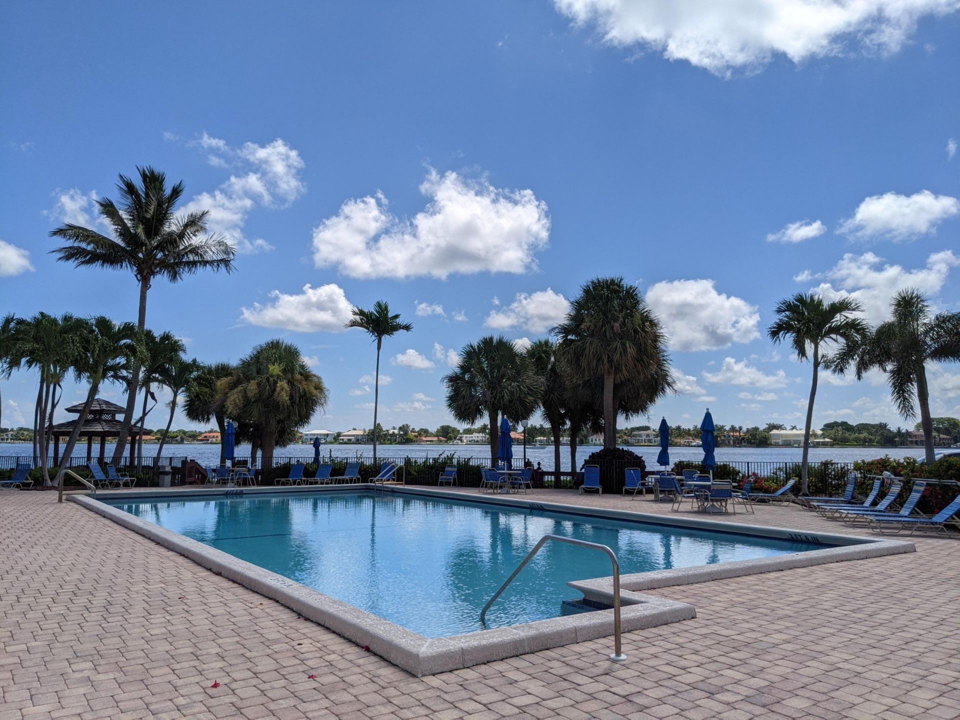 105 Half Moon Circle, Unit F2, Hypoluxo, FL 33462 Photo