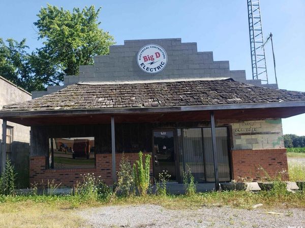 1203 BARTON Street , Eldorado, IL 62930
