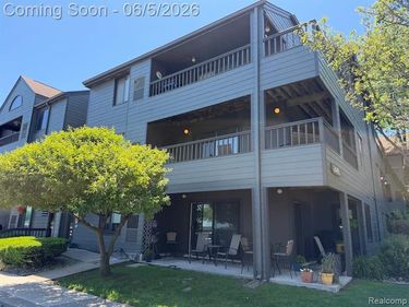 2445 Riverside Drive, Trenton, MI 48183