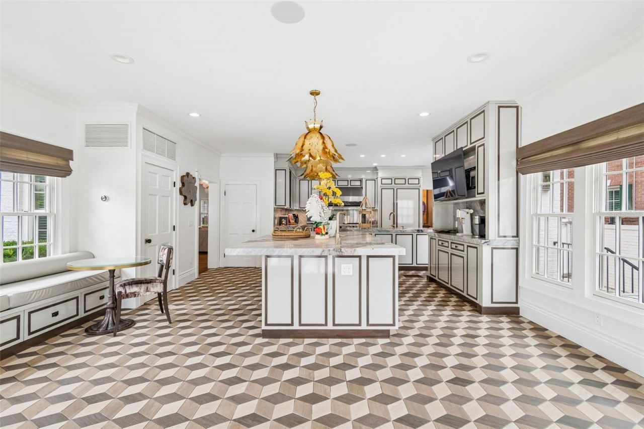 3313 W Mullen Avenue, Tampa, FL 33609 Photo