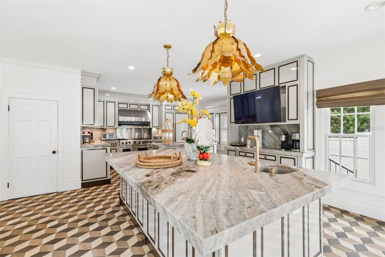3313 W Mullen Avenue, Tampa, FL 33609 Photo