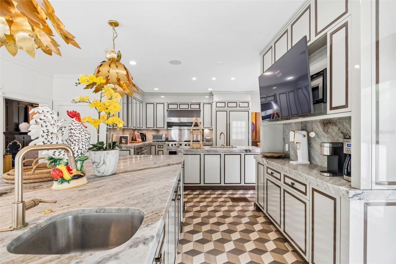 3313 W Mullen Avenue, Tampa, FL 33609 Photo