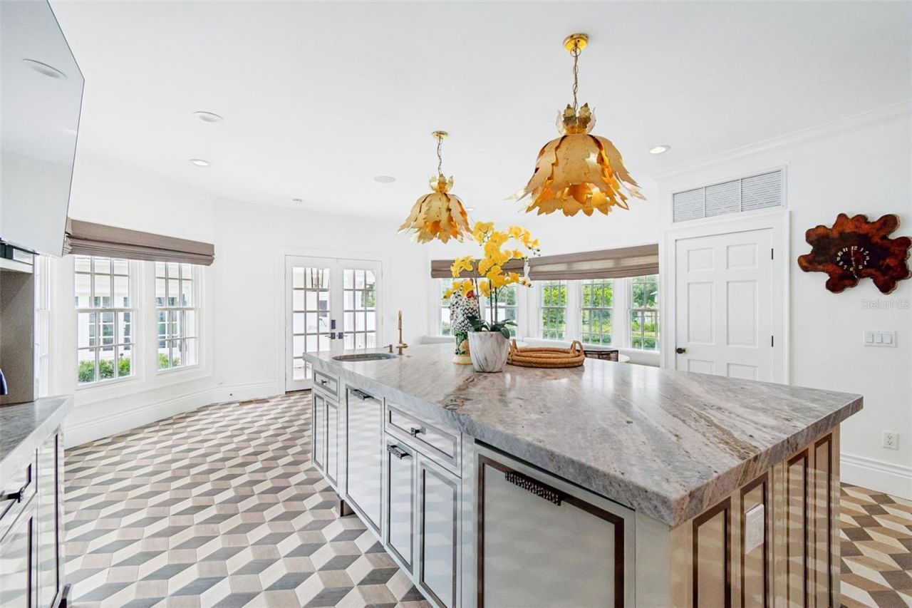 3313 W Mullen Avenue, Tampa, FL 33609 Photo