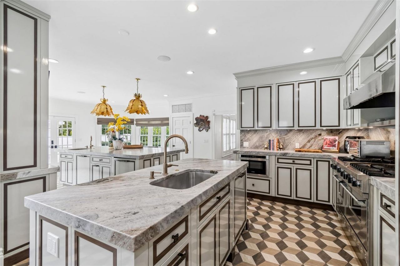 3313 W Mullen Avenue, Tampa, FL 33609 Photo