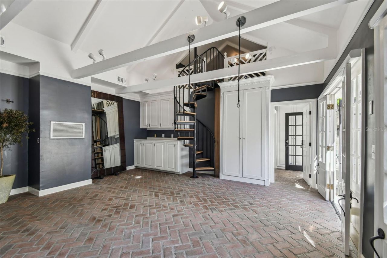 3313 W Mullen Avenue, Tampa, FL 33609 Photo
