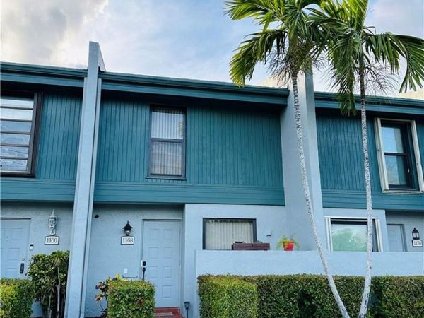 1168 NW 97th Avenue, Unit 232, Pembroke Pines, FL 33024
