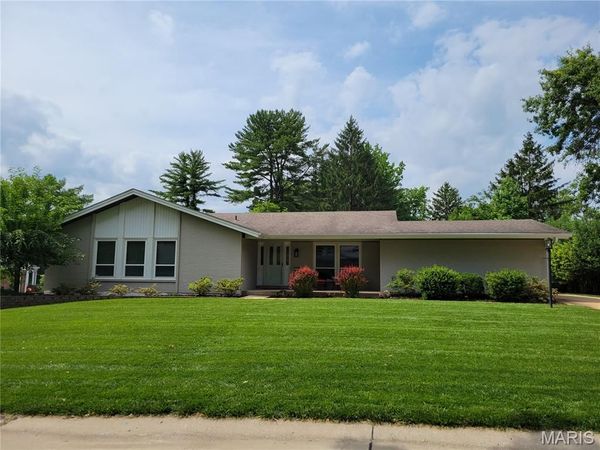 133 Glen Cove Drive , Chesterfield, MO 63017