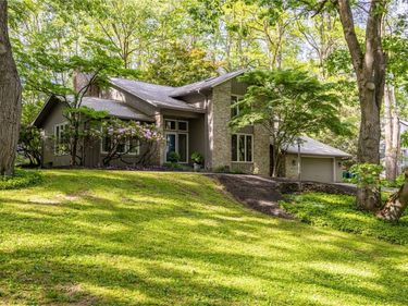 16 Great Oak Lane, Pittsford, NY 14534