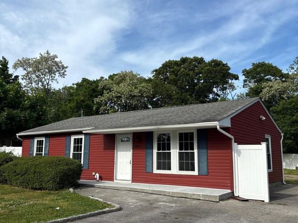655 Post Avenue , Bellport, NY 11713