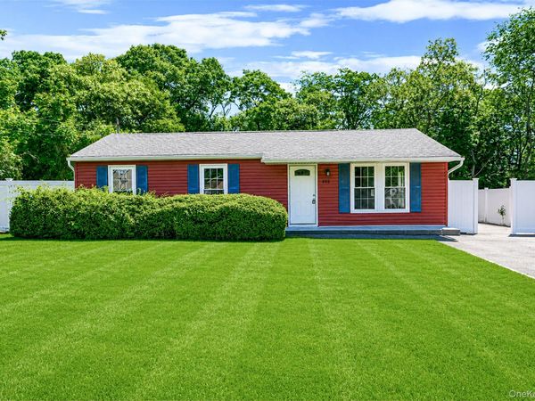 655 Post Avenue , Bellport, NY 11713