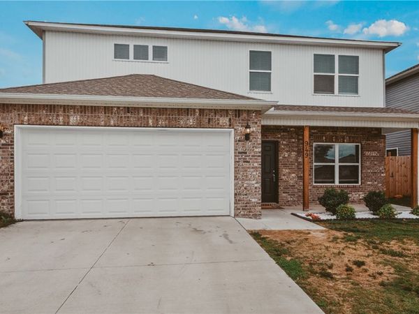 949 E Sparrow Circle, Fayetteville, AR 72701