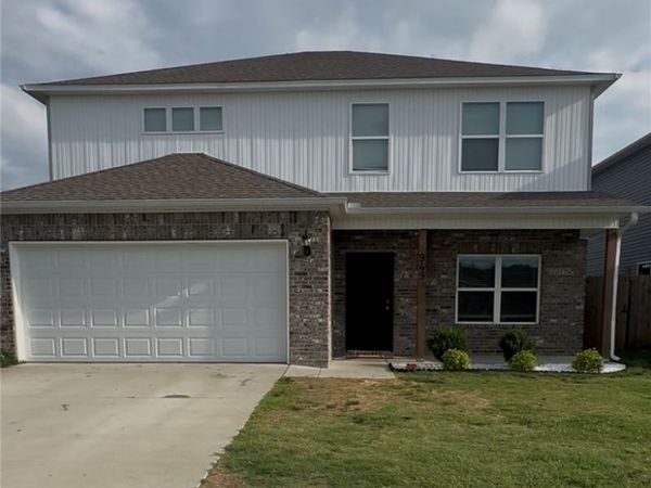 949 E Sparrow Circle, Fayetteville, AR 72701