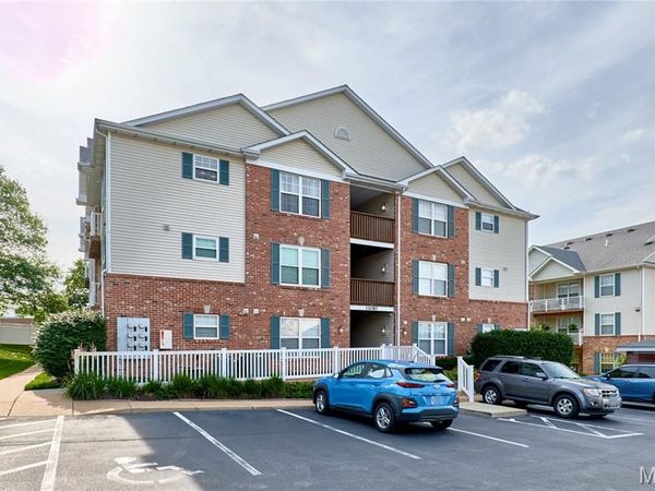 11087 Gravois Road , Unit 302, St Louis, MO 63126