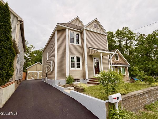 32 Mount Stuart Road, Schenectady, NY 12304