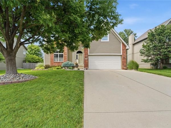 908 SE 12th Street, Lee's Summit, MO 64081