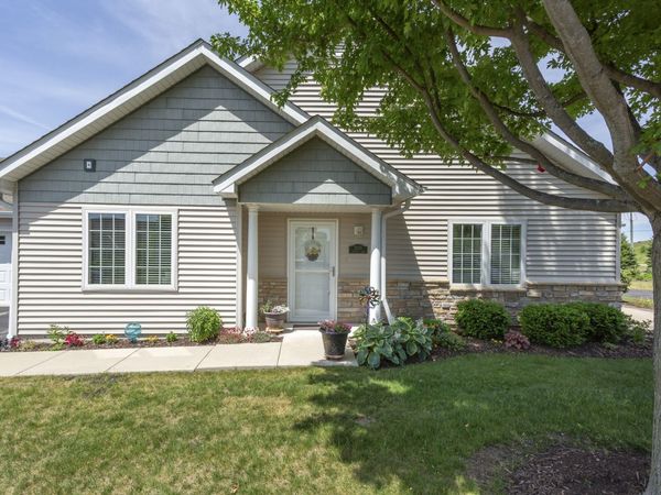2035 Somerset Lane , Unit 2035, Sycamore, IL 60178