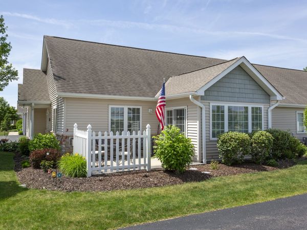 2035 Somerset Lane, Unit 2035, Sycamore, IL 60178