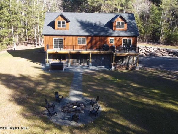 32 Twin Ponds Rd , Jewett, NY 12444