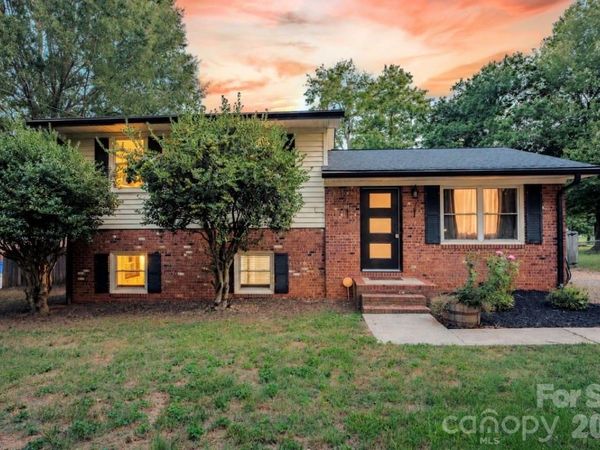 827 Brookwood Drive , Mooresville, NC 28115