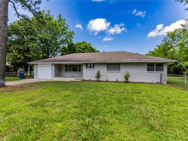 20902 Dawn Hill East Road , Gentry, AR 72734