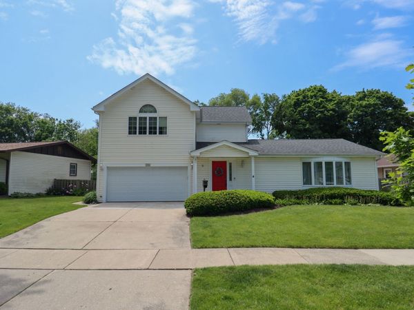 200 Navajo Trail , Buffalo Grove, IL 60089