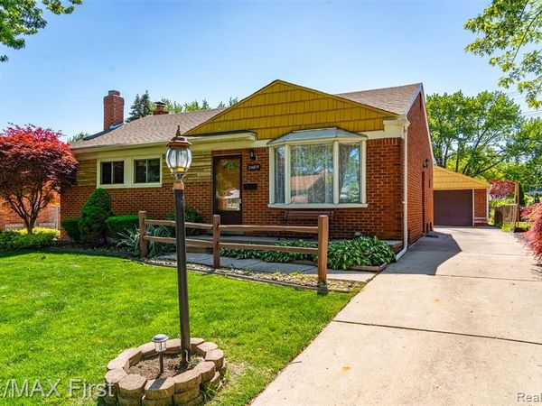 24815 Beck Avenue, Eastpointe, MI 48021