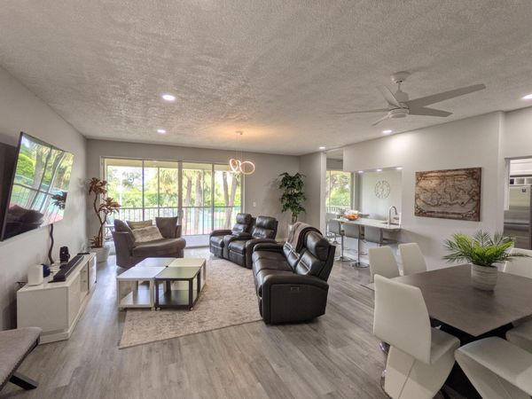 105 Half Moon Circle, Unit F2, Hypoluxo, FL 33462