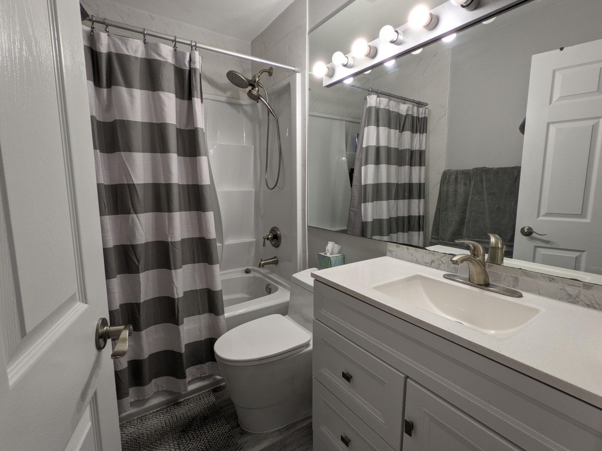 105 Half Moon Circle, Unit F2, Hypoluxo, FL 33462 Photo