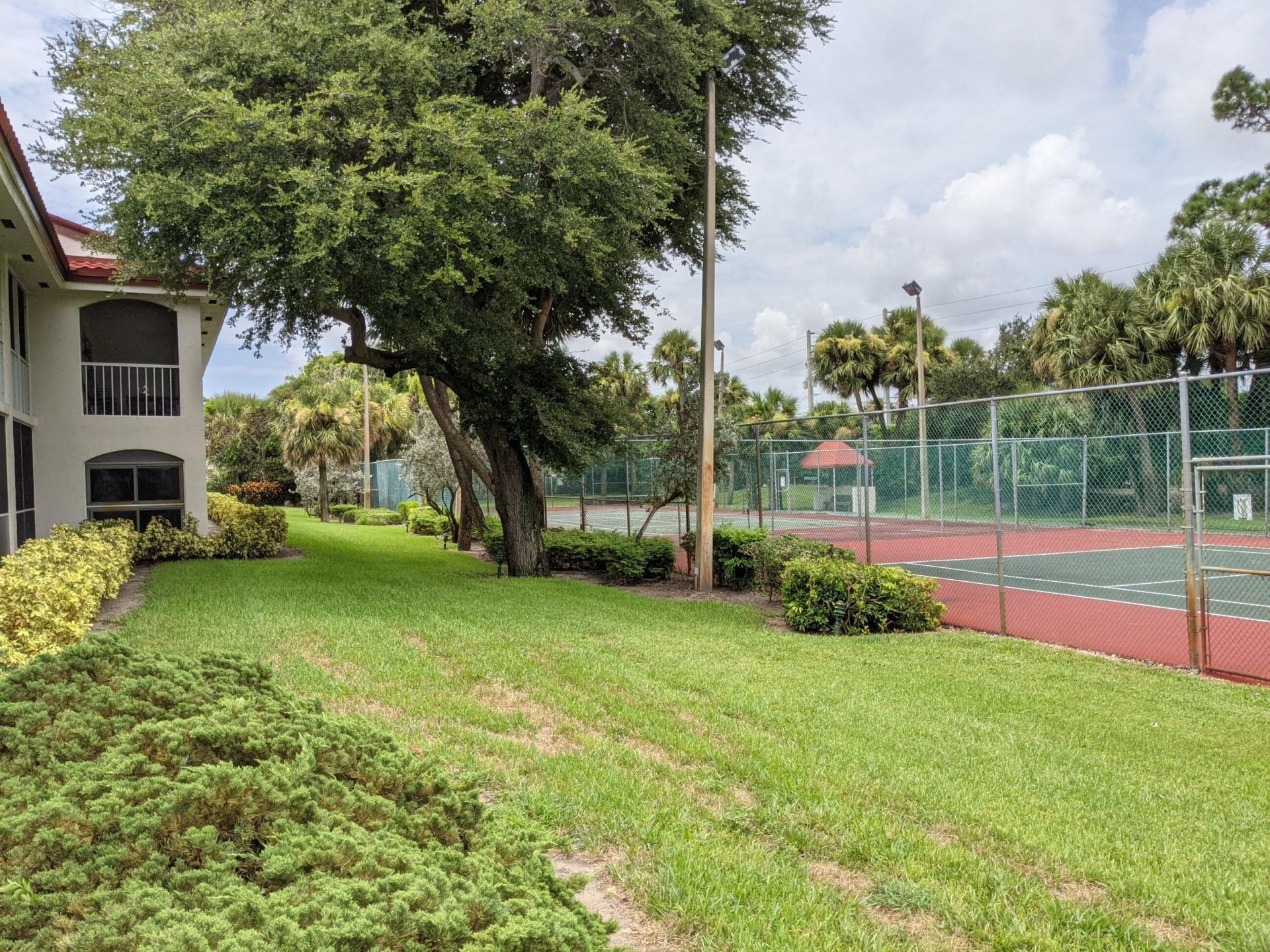 105 Half Moon Circle, Unit F2, Hypoluxo, FL 33462 Photo