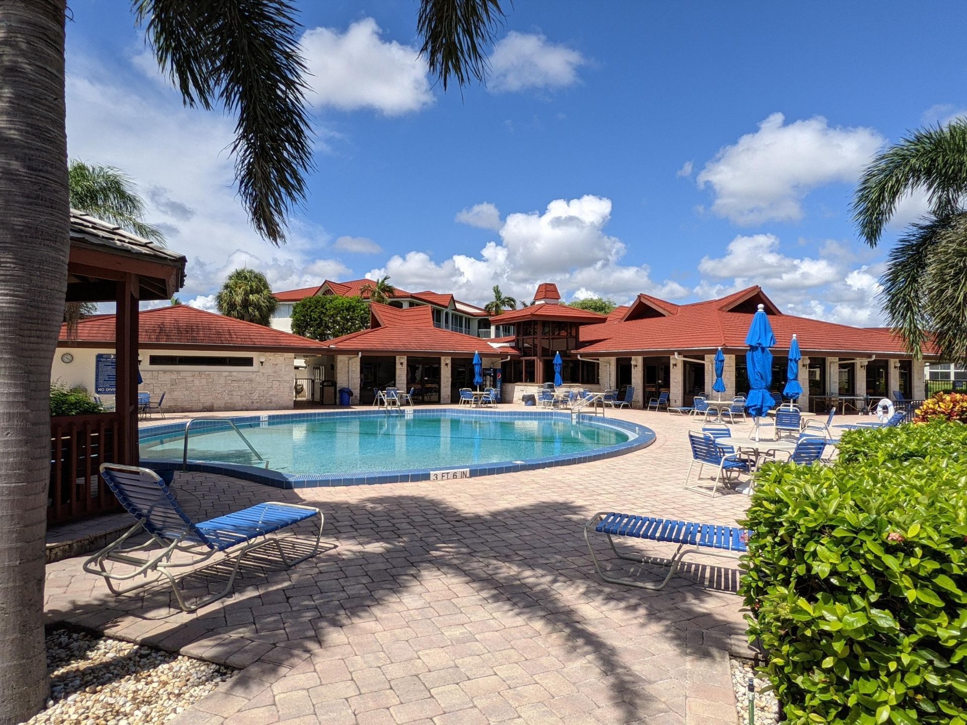 105 Half Moon Circle, Unit F2, Hypoluxo, FL 33462 Photo