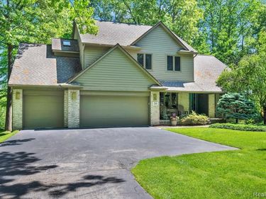 250 Woodcreek Court, Commerce Twp, MI 48390