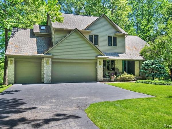 250 Woodcreek Court, Commerce Twp, MI 48390