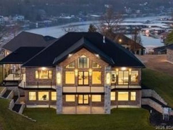 1254 Darwin Drive , Osage Beach, MO 65065