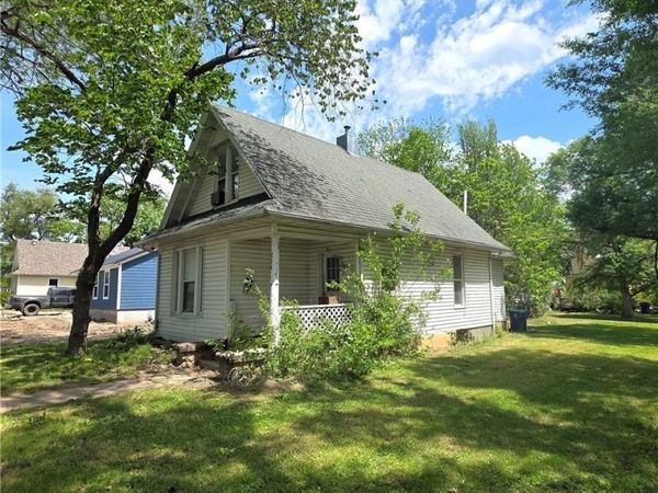 214 S Grand Avenue , Eldon, MO 65026