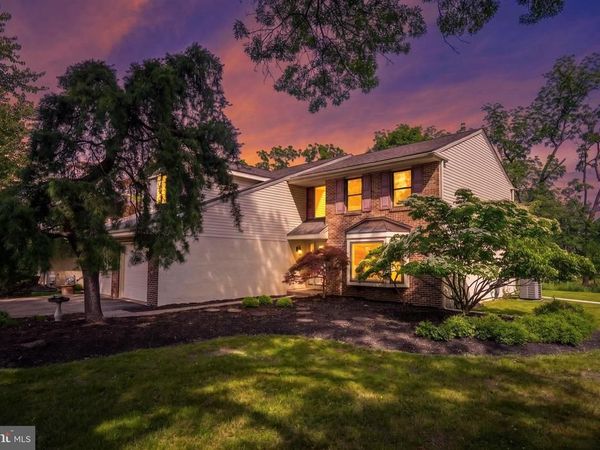 890 VILLAGE CIRCLE , BLUE BELL, PA 19422