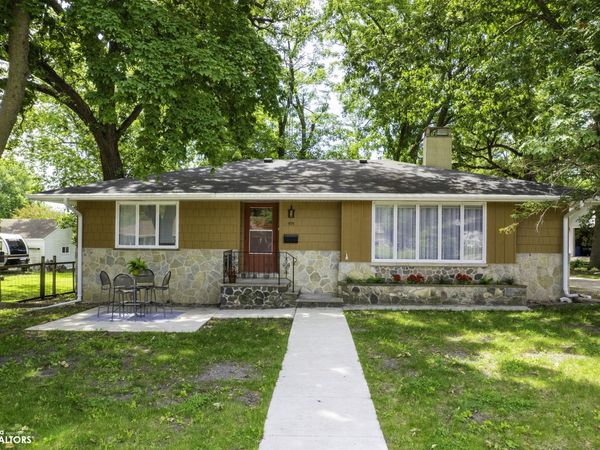 909 Main Avenue, Clear Lake, IA 50428