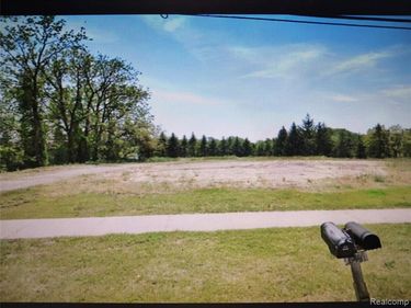 141 W Elizabeth Street , Lake Orion Vlg, MI 48362