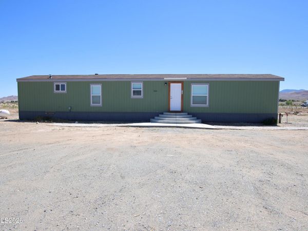 8 Falcon Way, Yerington, NV 89447