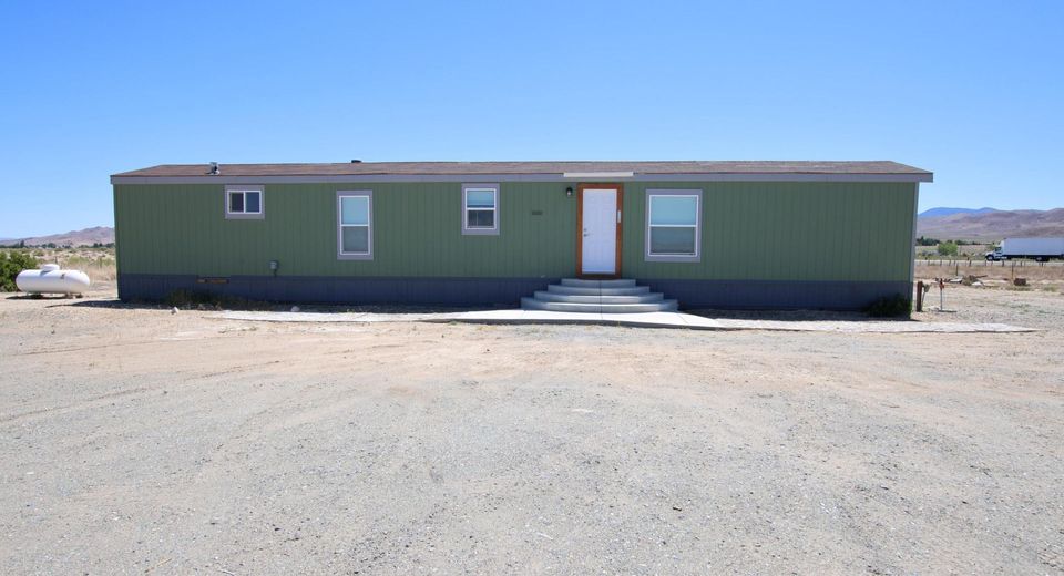 8 Falcon Way, Yerington, NV 89447 Photo