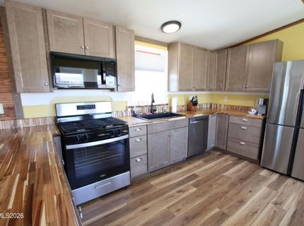 8 Falcon Way, Yerington, NV 89447 Photo