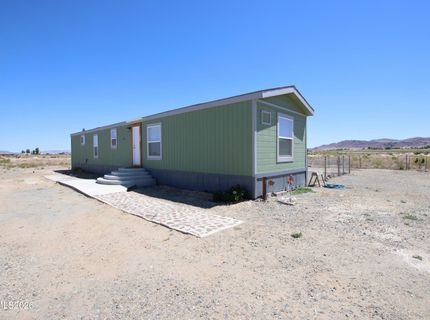 8 Falcon Way, Yerington, NV 89447 Photo