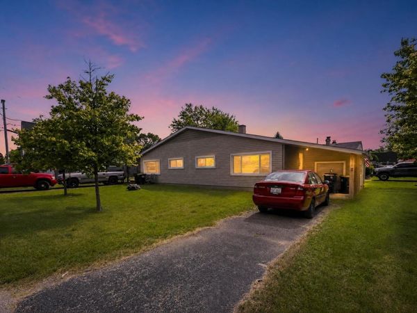 110 W Valley View Drive , McHenry, IL 60051