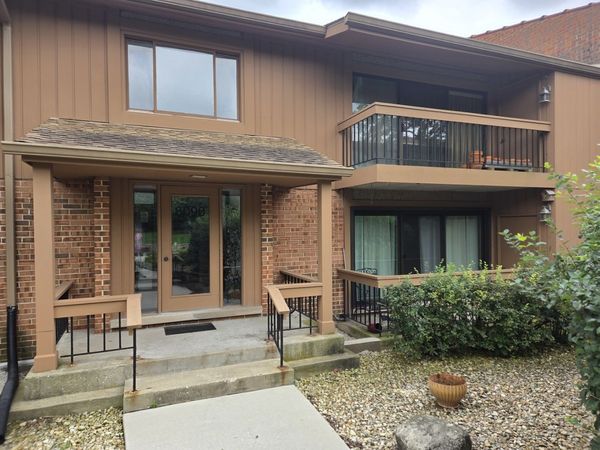8090 Garfield Avenue, Unit 3-1, Burr Ridge, IL 60527