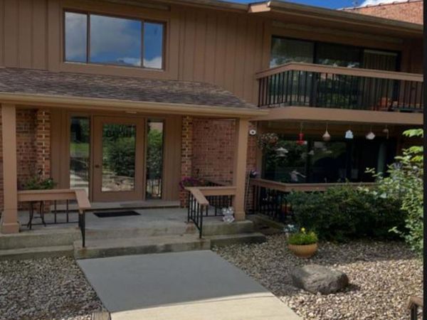 8090 Garfield Avenue, Unit 3-1, Burr Ridge, IL 60527