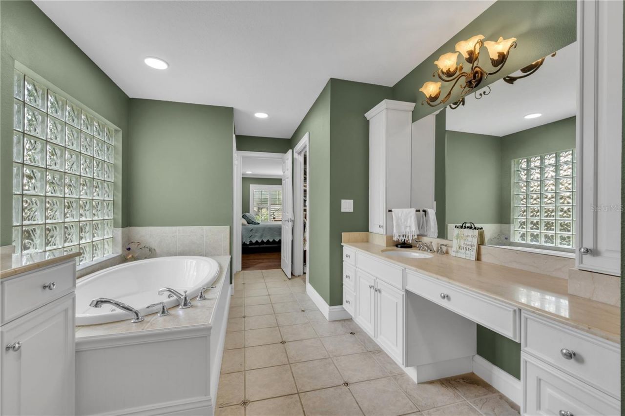 6606 Glencoe Drive , Tampa, FL 33617 Photo