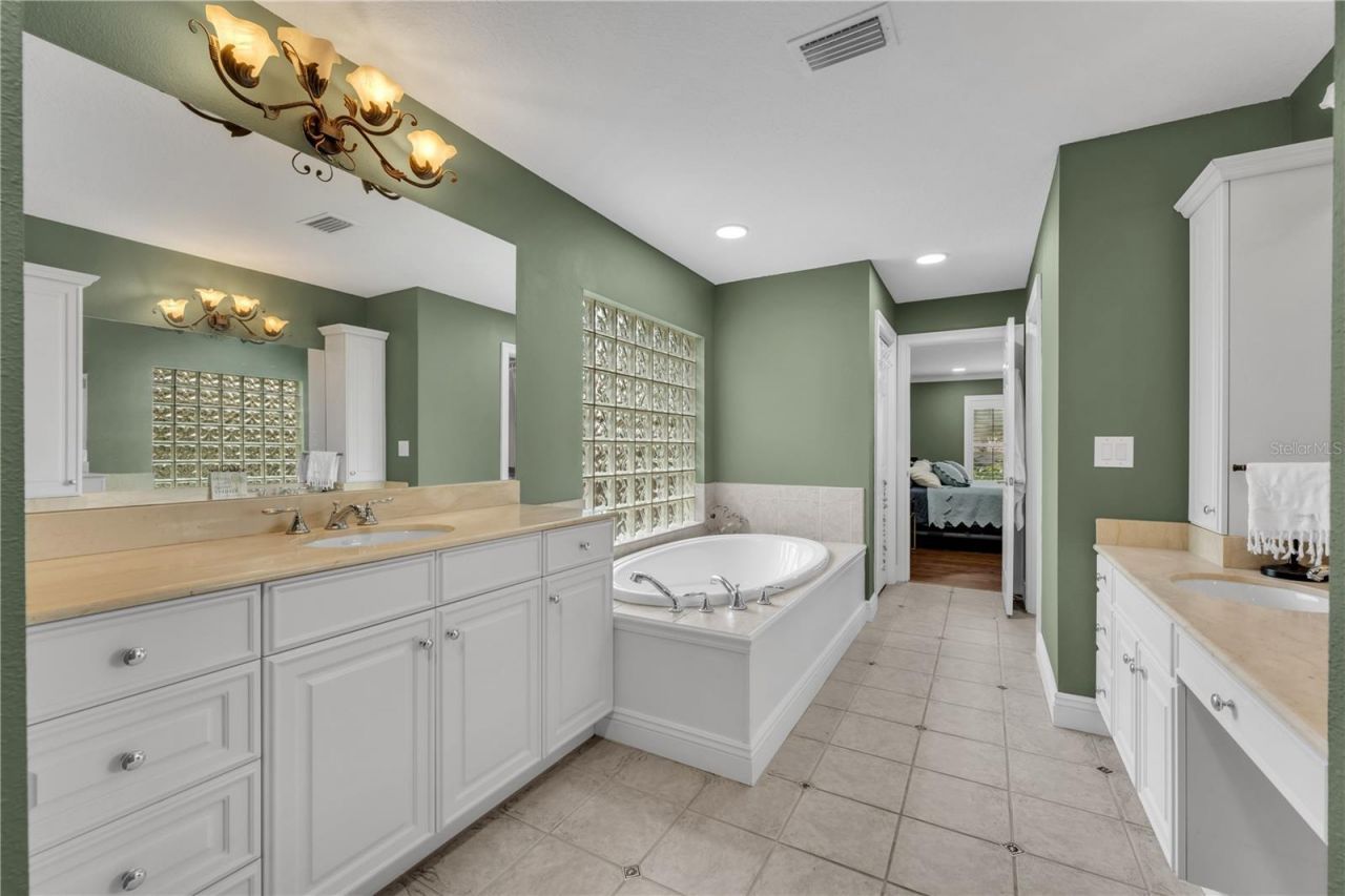 6606 Glencoe Drive , Tampa, FL 33617 Photo