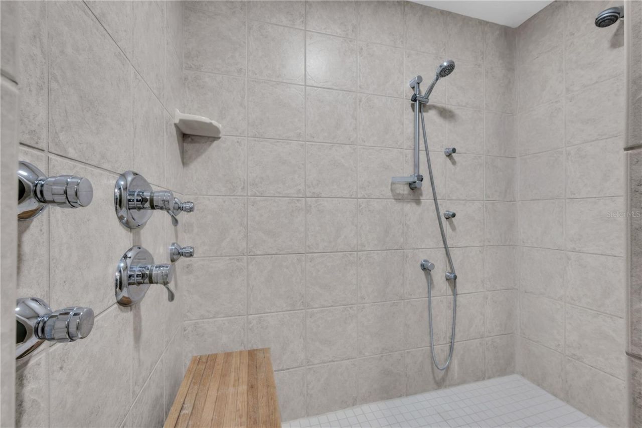 6606 Glencoe Drive , Tampa, FL 33617 Photo