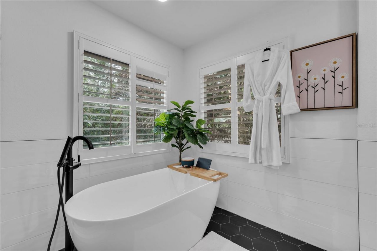 6606 Glencoe Drive , Tampa, FL 33617 Photo