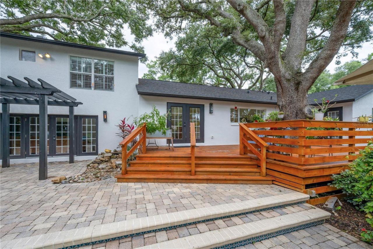 6606 Glencoe Drive , Tampa, FL 33617 Photo