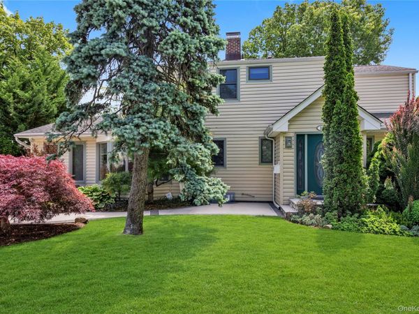 16 Deepdale Parkway , Roslyn Heights, NY 11577